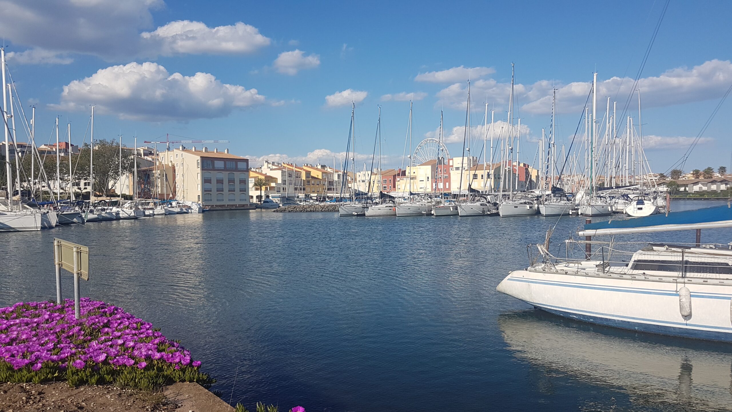 Photographie du port du Cap d'Agde, vu depuis la marina