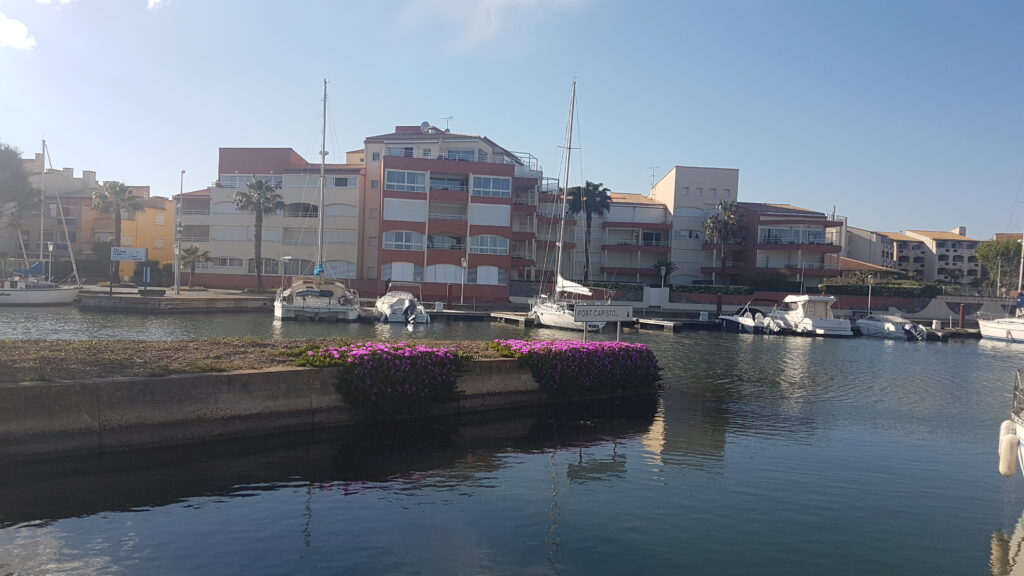 Photographie du port du Cap d'Agde, vu depuis la marina