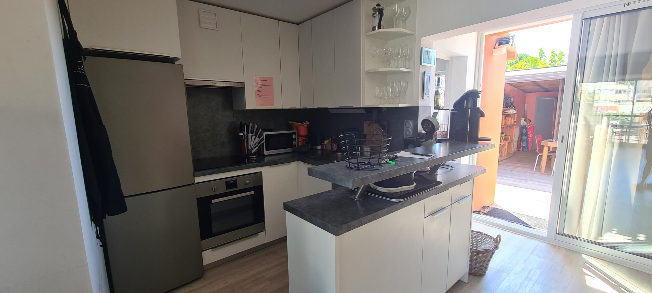 Photographie de la cuisine entièrement équipée de la villa