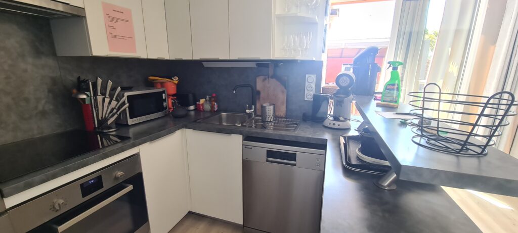 Photographie de la cuisine entièrement équipée de la villa